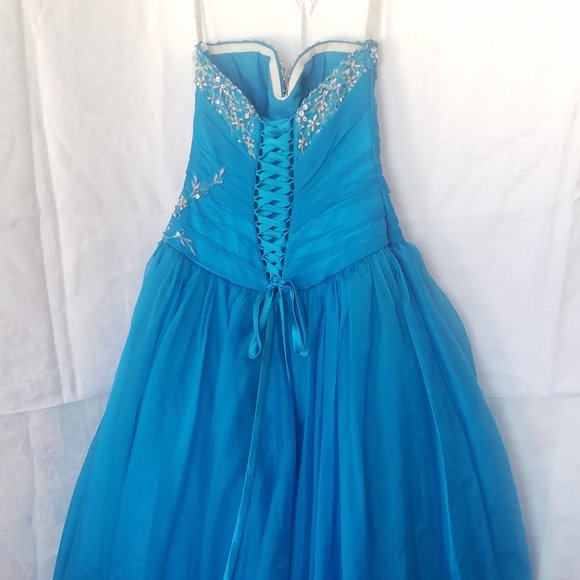 Beautiful Strapless Aqua Prom/Formal Dress(Size 6) - Picture 2 of 8